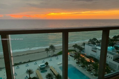 Condo in Hollywood, Florida, 1 bedroom № 1985634 - photo 30