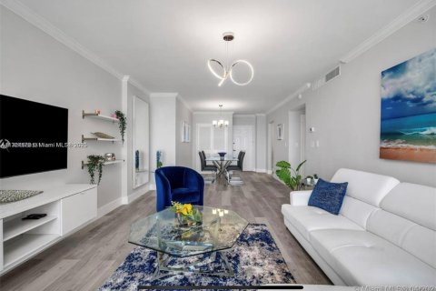 Condo in Hollywood, Florida, 1 bedroom № 1985634 - photo 9