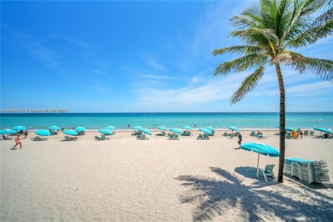 Condo in Hollywood, Florida, 1 bedroom № 1985634 - photo 4
