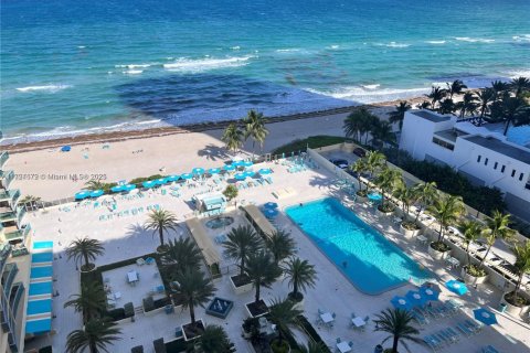 Condo in Hollywood, Florida, 1 bedroom № 1985634 - photo 27