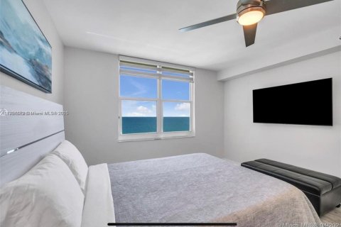 Condo in Hollywood, Florida, 1 bedroom № 1985634 - photo 13
