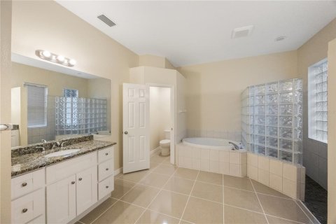 House in Tampa, Florida 5 bedrooms, 282.79 sq.m. № 1558154 - photo 21