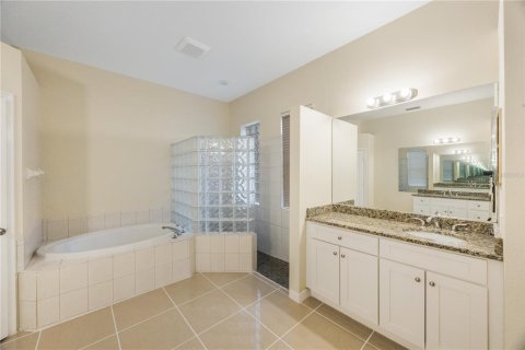 House in Tampa, Florida 5 bedrooms, 282.79 sq.m. № 1558154 - photo 22