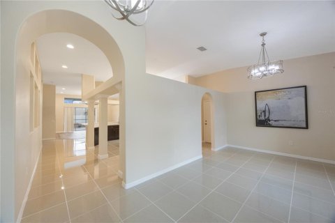 House in Tampa, Florida 5 bedrooms, 282.79 sq.m. № 1558154 - photo 3