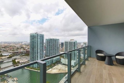 Copropriété à louer à Miami, Floride: 1 chambre, 90.67 m2 № 1946366 - photo 1