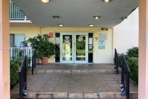 Copropriété à louer à North Miami Beach, Floride: 1 chambre, 61.13 m2 № 1941887 - photo 2