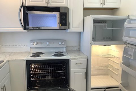 Copropriété à louer à North Miami Beach, Floride: 1 chambre, 61.13 m2 № 1941887 - photo 9
