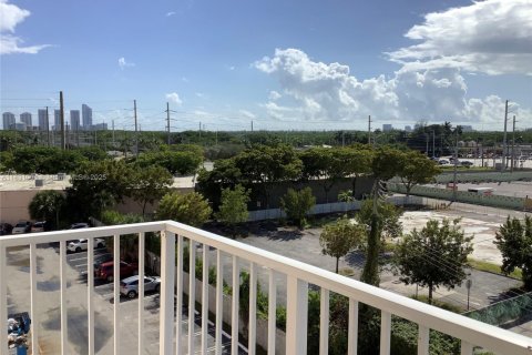 Copropriété à louer à North Miami Beach, Floride: 1 chambre, 61.13 m2 № 1941887 - photo 20