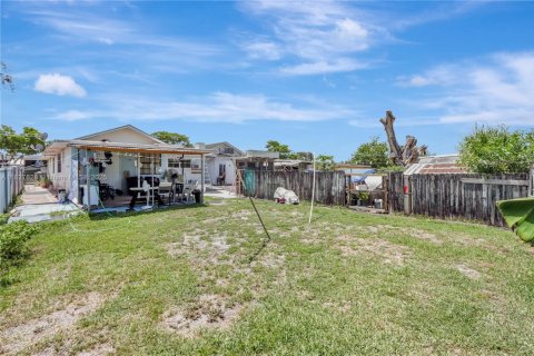 House in Miami Gardens, Florida 5 bedrooms, 155.05 sq.m. № 1844042 - photo 5