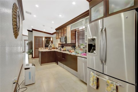 House in Miami Gardens, Florida 5 bedrooms, 155.05 sq.m. № 1844042 - photo 12
