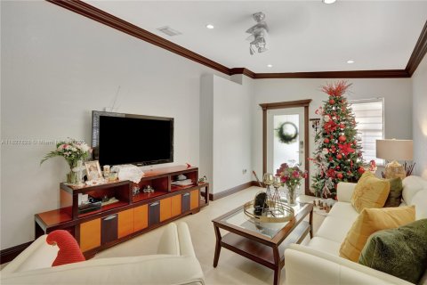 House in Miami Gardens, Florida 5 bedrooms, 155.05 sq.m. № 1844042 - photo 10
