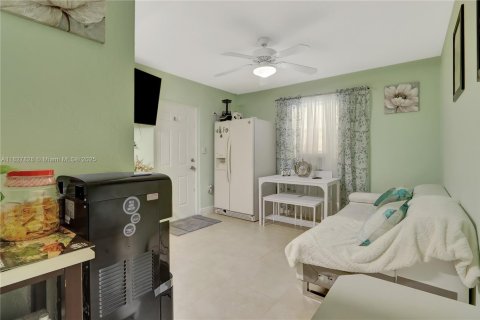House in Miami Gardens, Florida 5 bedrooms, 155.05 sq.m. № 1844042 - photo 23