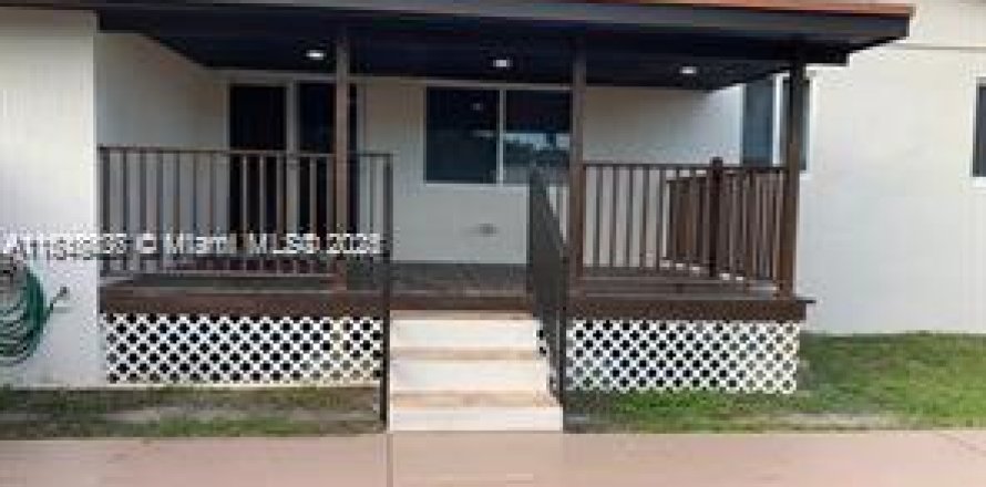 Immobilier commercial à Miami, Floride 1 chambre, 136.38 m2 № 1777617