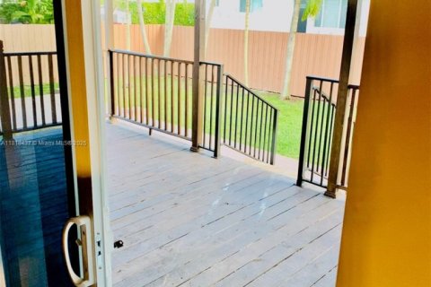 Immobilier commercial à louer à Miami, Floride: 1 chambre, 136.38 m2 № 1777617 - photo 14