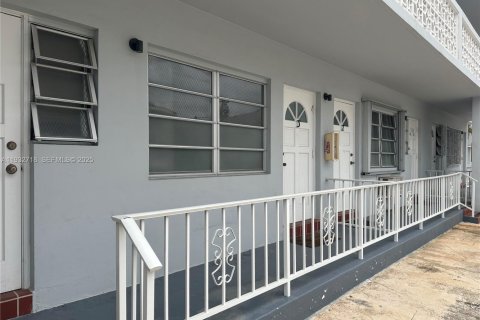 Condo in Miami Beach, Florida, 1 bedroom № 1991140 - photo 3