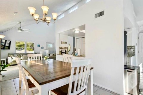 House in Palm Harbor, Florida 3 bedrooms, 161.28 sq.m. № 2123723 - photo 15