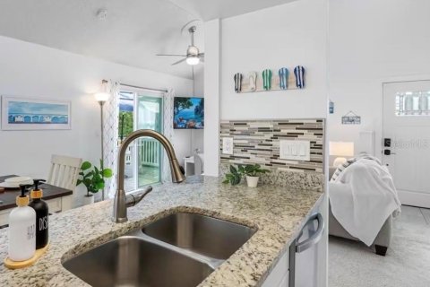 House in Palm Harbor, Florida 3 bedrooms, 161.28 sq.m. № 2123723 - photo 24