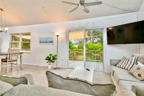 House in Palm Harbor, Florida 3 bedrooms, 161.28 sq.m. № 2123723 - photo 11