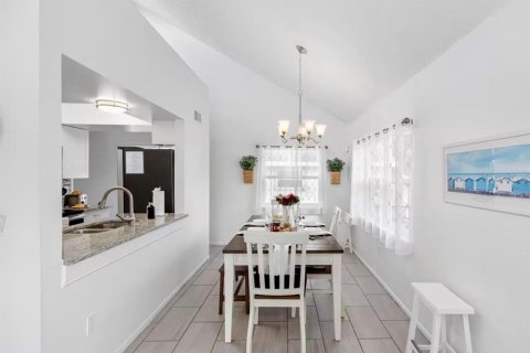 House in Palm Harbor, Florida 3 bedrooms, 161.28 sq.m. № 2123723 - photo 20