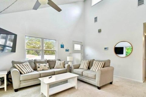 House in Palm Harbor, Florida 3 bedrooms, 161.28 sq.m. № 2123723 - photo 7