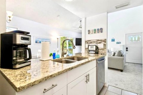 House in Palm Harbor, Florida 3 bedrooms, 161.28 sq.m. № 2123723 - photo 18