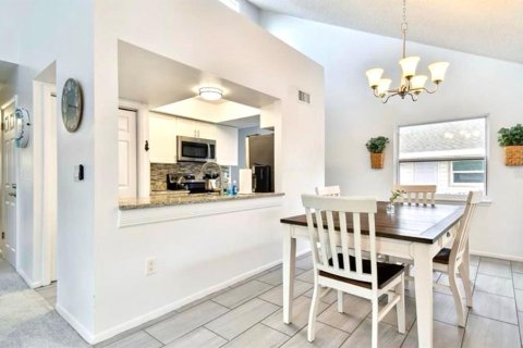 House in Palm Harbor, Florida 3 bedrooms, 161.28 sq.m. № 2123723 - photo 13