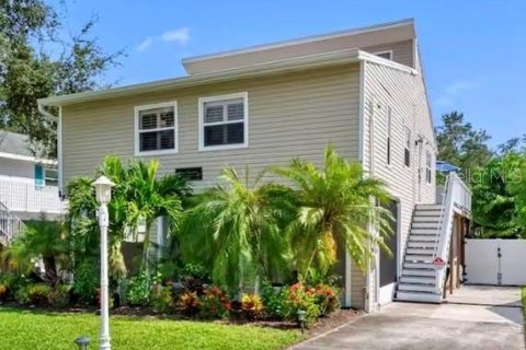 House in Palm Harbor, Florida 3 bedrooms, 161.28 sq.m. № 2123723 - photo 5