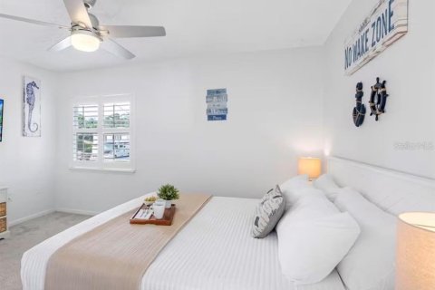 House in Palm Harbor, Florida 3 bedrooms, 161.28 sq.m. № 2123723 - photo 25