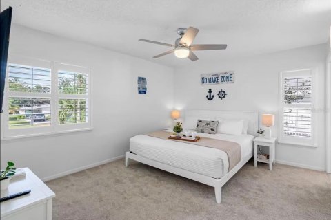 House in Palm Harbor, Florida 3 bedrooms, 161.28 sq.m. № 2123723 - photo 26
