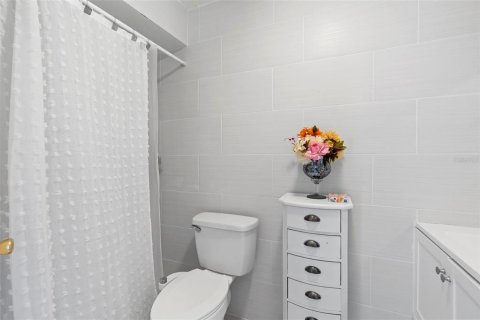 House in Kissimmee, Florida 4 bedrooms, 133.31 sq.m. № 1904938 - photo 19