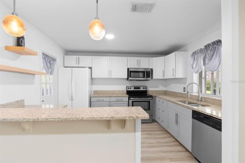 House in Kissimmee, Florida 4 bedrooms, 133.31 sq.m. № 1904938 - photo 13