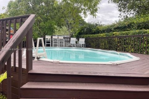 Casa en alquiler en Miami, Florida, 4 dormitorios, 330.64 m2 № 1938835 - foto 23