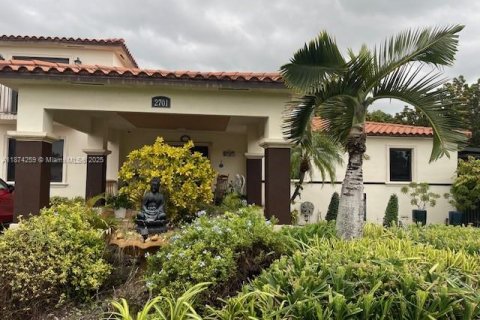 Casa en alquiler en Miami, Florida, 4 dormitorios, 330.64 m2 № 1938835 - foto 3