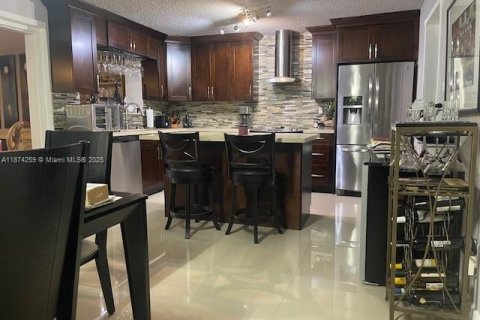 Casa en alquiler en Miami, Florida, 4 dormitorios, 330.64 m2 № 1938835 - foto 8