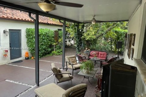 Casa en alquiler en Miami, Florida, 4 dormitorios, 330.64 m2 № 1938835 - foto 26