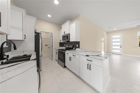 Купить виллу или дом в Белвью, Флорида 4 комнаты, 116.03м2, № 2134939 - фото 10