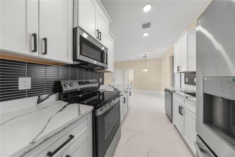 Купить виллу или дом в Белвью, Флорида 4 комнаты, 116.03м2, № 2134939 - фото 13
