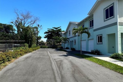 Propiedad comercial en venta en Fort Lauderdale, Florida, 118.64 m2 № 1862767 - foto 12
