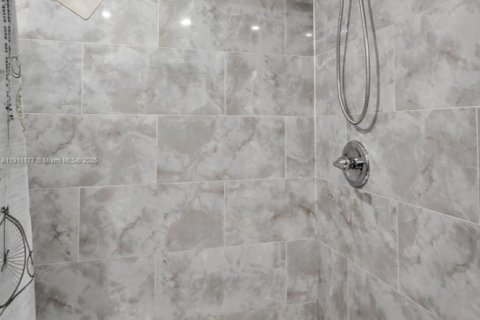 Condominio en venta en Hialeah, Florida, 2 dormitorios, 86.86 m2 № 1968072 - foto 23