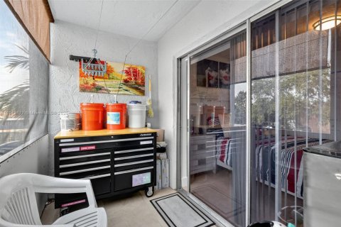 Condominio en venta en Hialeah, Florida, 2 dormitorios, 86.86 m2 № 1968072 - foto 26