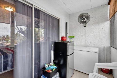 Condominio en venta en Hialeah, Florida, 2 dormitorios, 86.86 m2 № 1968072 - foto 25