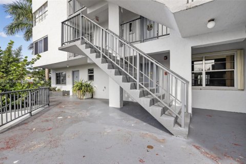 Condominio en venta en Hialeah, Florida, 2 dormitorios, 86.86 m2 № 1968072 - foto 30