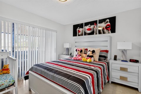 Condominio en venta en Hialeah, Florida, 2 dormitorios, 86.86 m2 № 1968072 - foto 17