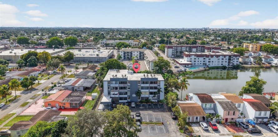 Condominio en Hialeah, Florida, 2 dormitorios  № 1968072