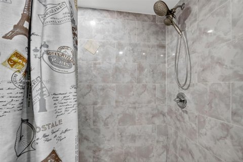 Condominio en venta en Hialeah, Florida, 2 dormitorios, 86.86 m2 № 1968072 - foto 22