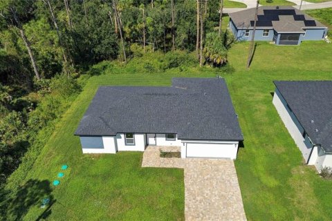 Villa ou maison à vendre à Port Charlotte, Floride: 4 chambres, 151.99 m2 № 2415524 - photo 20