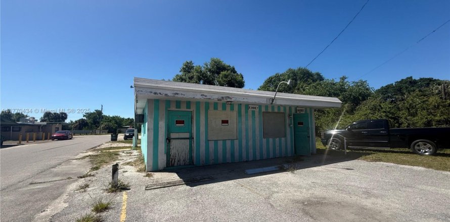 Propiedad comercial en Okeechobee, Florida № 1863096