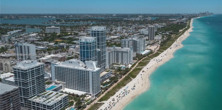Condominio en Miami Beach, Florida, 1 dormitorio  № 2034524