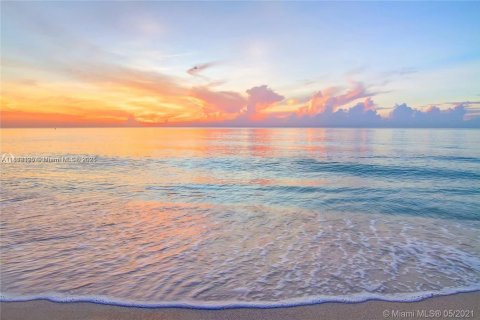 Condominio en venta en Miami Beach, Florida, 1 dormitorio, 61.5 m2 № 2034524 - foto 2