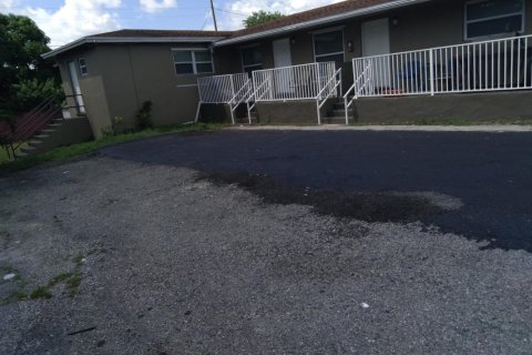Commercial property in Riviera Beach, Florida 218.51 sq.m. № 998712 - photo 1